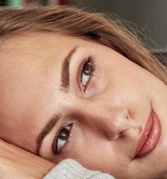 Šminka namenjena osetljivom tipu kože, članak o tome da li vaša šminka prouzrokuje pojavu zapaljenskih reakcija na koži